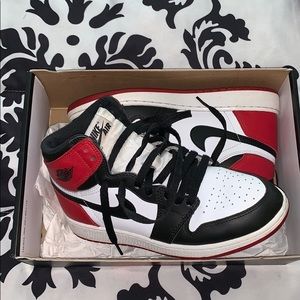 Retro Air Jordan 1 (High top) BLACK TOE 1’s